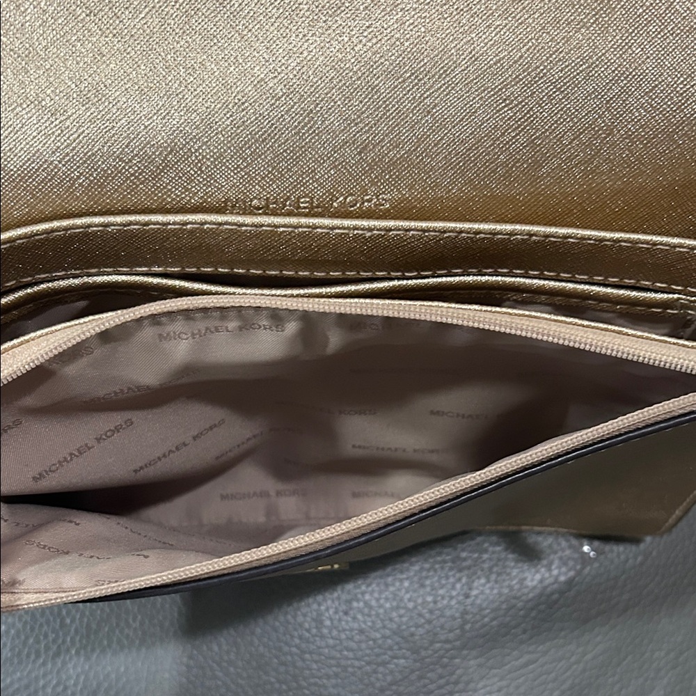 Michael Kors Jet Set Gold Crossbody Bag, PRISTINE CONDITION (dimensions 9.5”x7”) - Picture 8 of 16